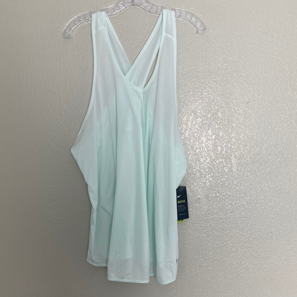 ‼️ONLY 1‼️ Nike Women’s Lightweight Slim Fit Breathe Cool Plus Size Tank 2X